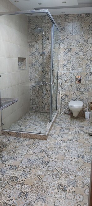 Bathroom - Nile view Apartment , quiet tower, Giza, Egypt, for special holidays. (Giza Governorate)