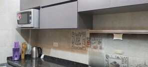 Private kitchen - Nile view Apartment , quiet tower, Giza, Egypt, for special holidays. (Giza Governorate)