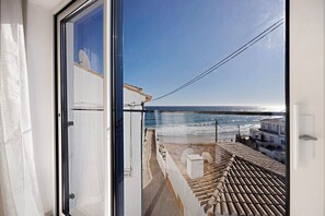 Interior - Holiday Home 'Casinha' with Sea View, Wi-Fi and Air Conditioning (Burgau)