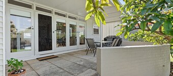 Narooma Lighthouse Cottage  - 74 Princes Highway Narooma