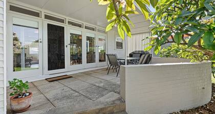 Narooma Lighthouse Cottage - 74 Princes Highway Narooma