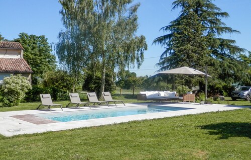 Awesome home in Doulezon