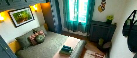 2 chambres, fer et planche Ă repasser, Wi-Fi gratuit, draps fournis