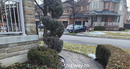 Zen Nest - Cozy, conveniently located, and just minutes to the airport!