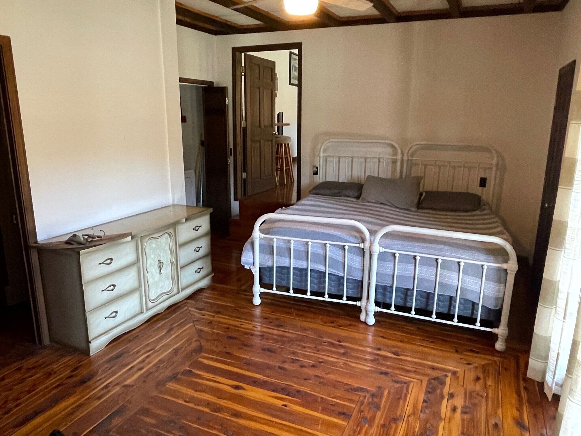 1 chambre, coffres-forts dans les chambres, bureau