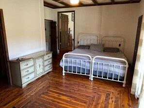 1 bedroom, in-room safe, desk, iron/ironing board