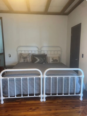 1 bedroom, in-room safe, desk, iron/ironing board