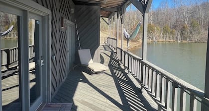 True Fisherman's Cabin on Private Lake