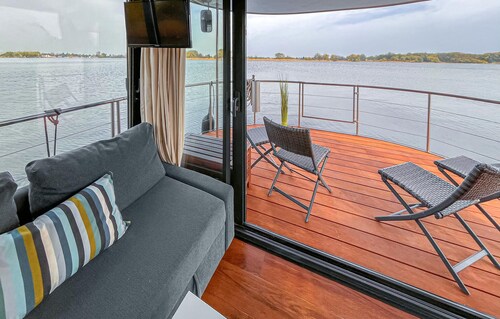 Schwimmendes Ferienhaus