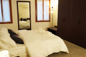 2 bedrooms, iron/ironing board, WiFi, bed sheets
