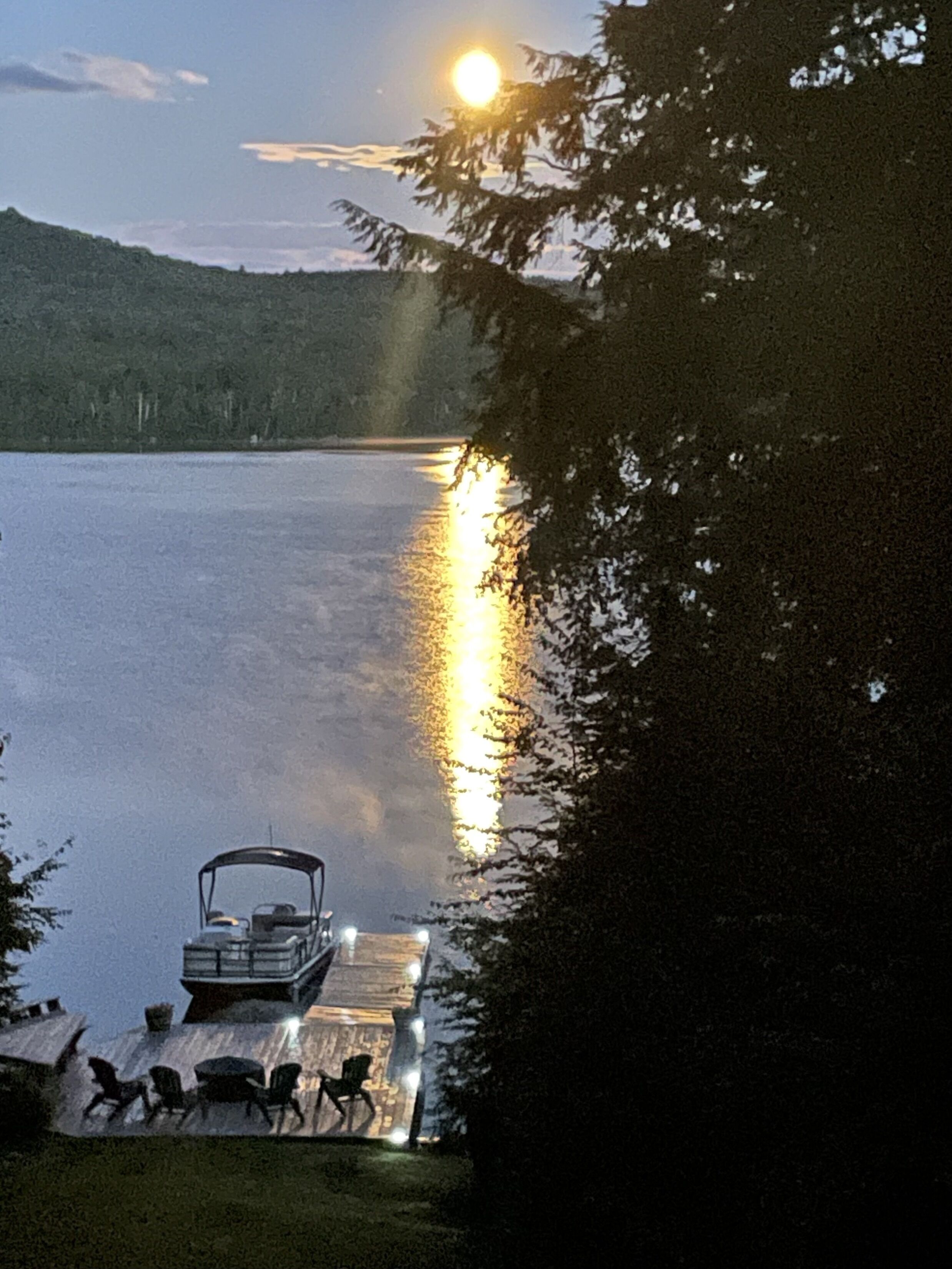 Lovely lake house in Vermonts Northeast Kingdom  hot tub, family / pet friendly.