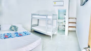 Habitación cuádruple familiar | 1 habitación, wifi gratis y ropa de cama