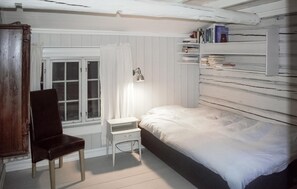2 bedrooms, free WiFi, bed sheets - Gorgeous home in Røros with sauna (Røros)