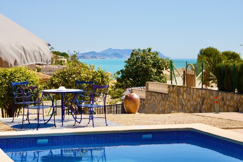 Villa Noma mit Meerblick, Pool, Garten und WLAN