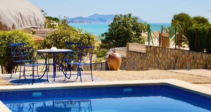 Villa Noma mit Meerblick, Pool, Garten und WLAN