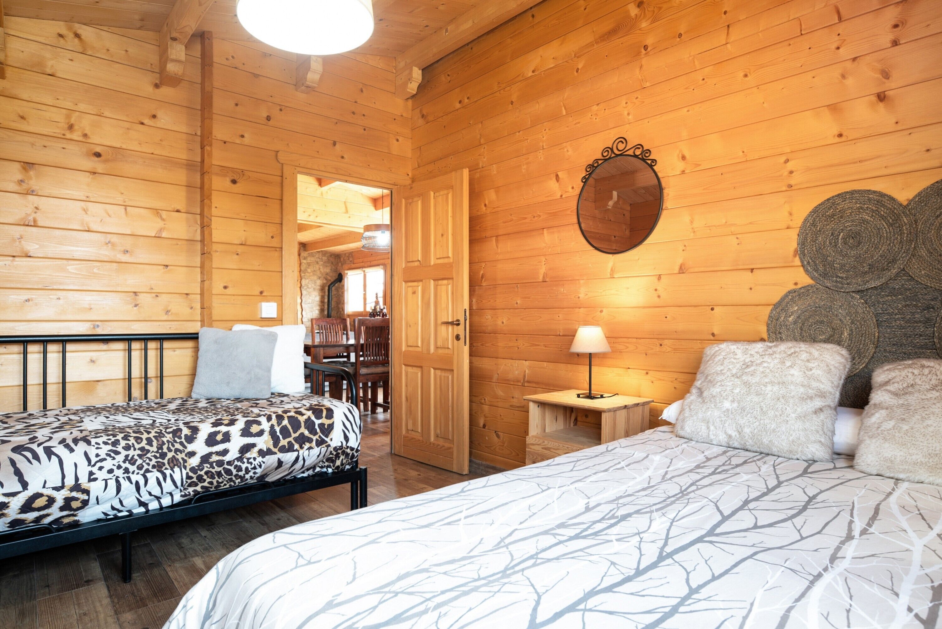 2 habitaciones, tabla de planchar con plancha y wifi gratis 