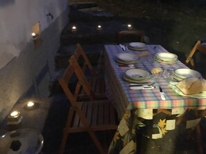 Outdoor dining