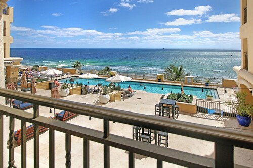 THE ATLANTIC- 2 Queen Beds with an OceanFront View of THE ATLANTIC! <the ocean!>