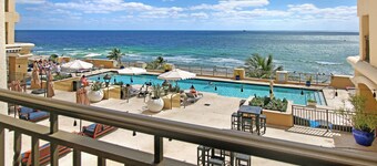 THE ATLANTIC- 2 Queen Beds with an OceanFront View of THE ATLANTIC! <the ocean!>