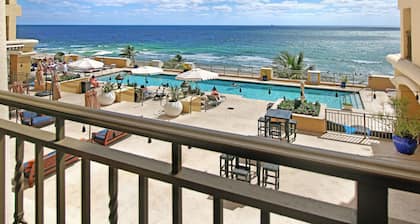 THE ATLANTIC- 2 Queen Beds with an OceanFront View of THE ATLANTIC! <the ocean!>