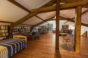 4 bedrooms, WiFi, bed sheets