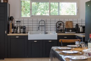Kühlschrank, Mikrowelle, Ofen, Geschirrspüler