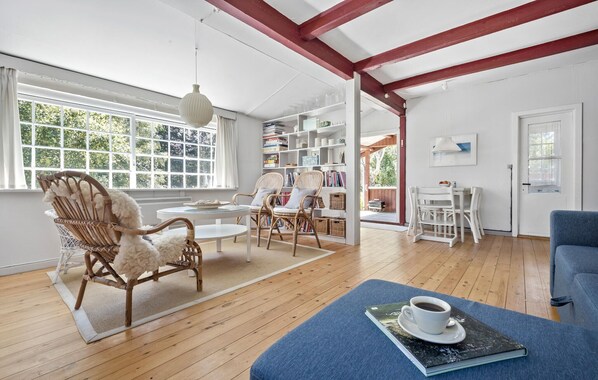 Living area - Nice home in Græsted with kitchen (Græsted)