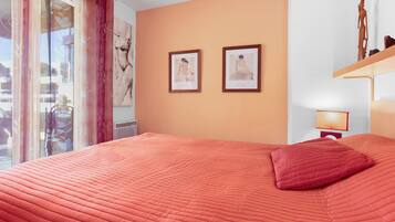 2 chambres, fer et planche Ă repasser, Wi-Fi gratuit, draps fournis