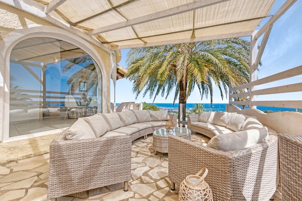 Terrace/patio - Villa Adriana with Sea View, Mountain View, Wi-Fi and Air Conditioning (Dénia)