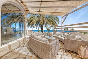 Terrace/patio - Villa Adriana with Sea View, Mountain View, Wi-Fi and Air Conditioning (Dénia)