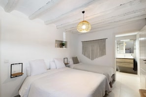 5 bedrooms, iron/ironing board, free WiFi, bed sheets