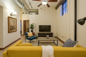 Smart TV y futbolito 