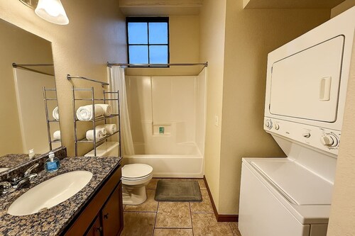 Sleepover | Ideal 2BD/1BA Condo - Downtown SGF