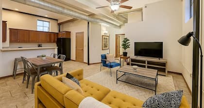 Sleepover | Ideal 2BD/1BA Condo - Downtown SGF