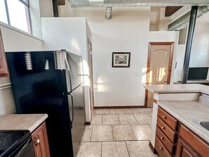 Refrigerador, horno, parrilla de estufa y lavavajillas 