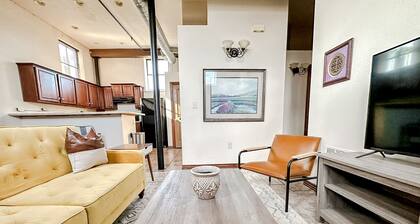 Sleepover: Ideal 2BD/1BA Condo Downtown Springfield
