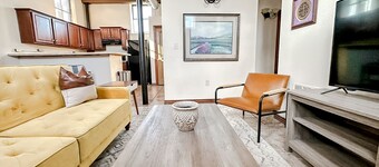 Sleepover: Ideal 2BD/1BA Condo Downtown Springfield