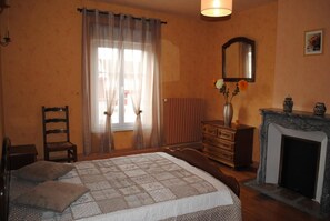 Fer et planche Ă repasser, lit parapluie, Wi-Fi gratuit, draps fournis