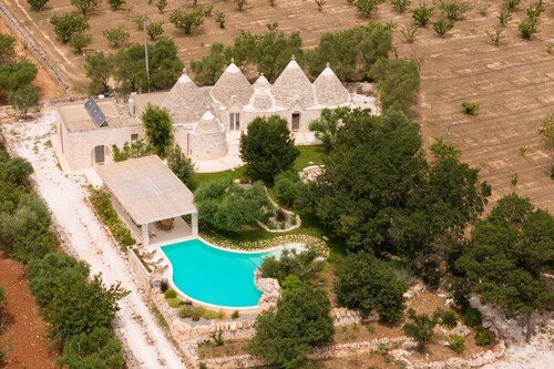 Villa 'Trulli Petrantiqua' with Private Pool, Wi-Fi and Air Conditioning