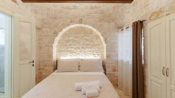 5 bedrooms, free WiFi, bed sheets