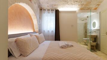 5 bedrooms, free WiFi, bed sheets