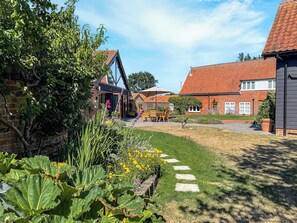 Terrace/patio - The Farmhouse - UK45894 (Banham)