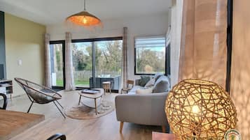 TV, lettore DVD, impianto stereo