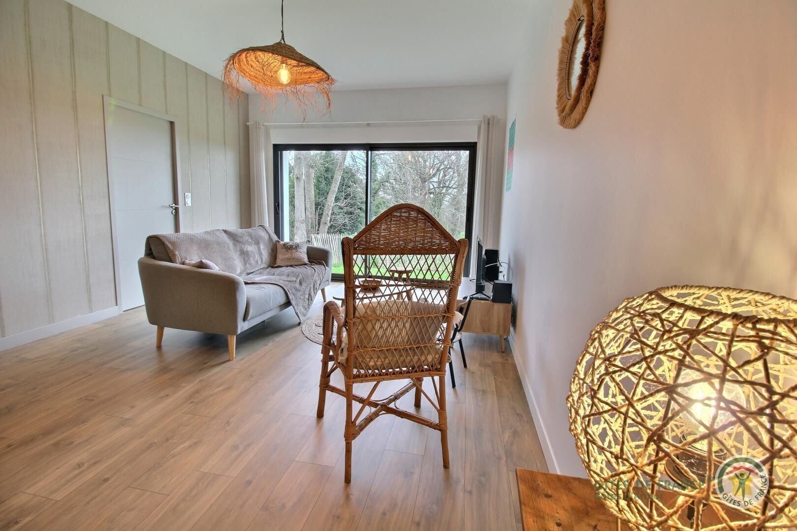 Tv, dvd-spelare och en stereo