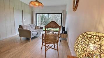 Tv, dvd-spelare och en stereo