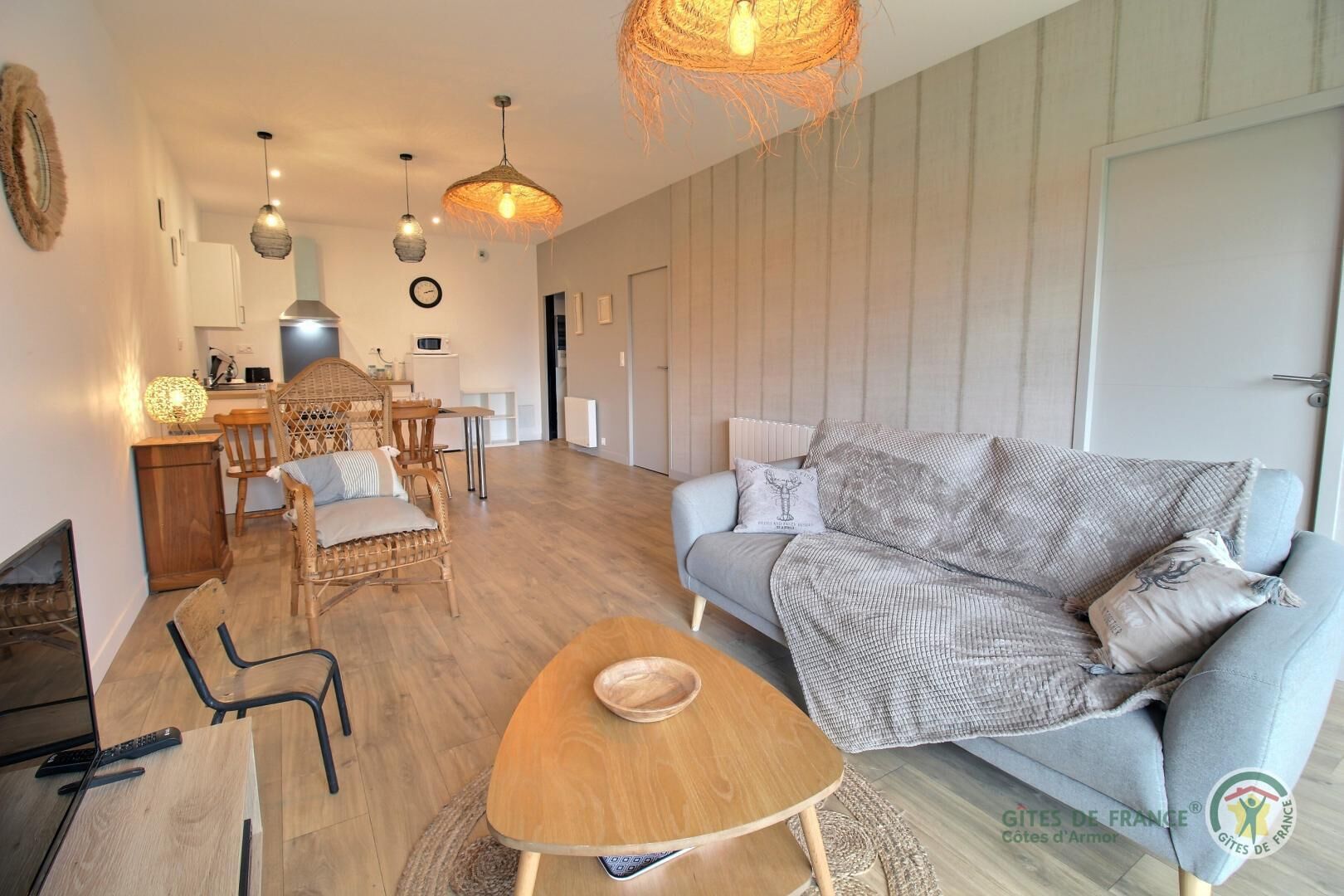 TV, lettore DVD, impianto stereo