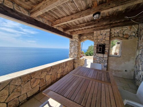 Vacation Home "Oliventu" with Sea View, 5 Private Terraces & Wi-Fi