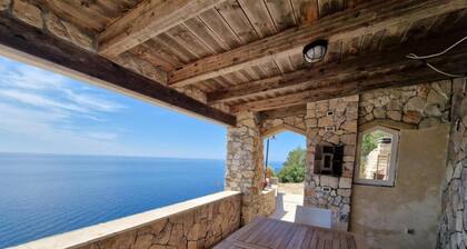 Vacation Home "Oliventu" with Sea View, 5 Private Terraces & Wi-Fi