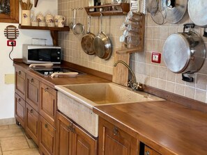 Refrigerador, microondas, placa de cocina, lavavajillas