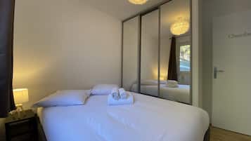 2 bedrooms, bed sheets